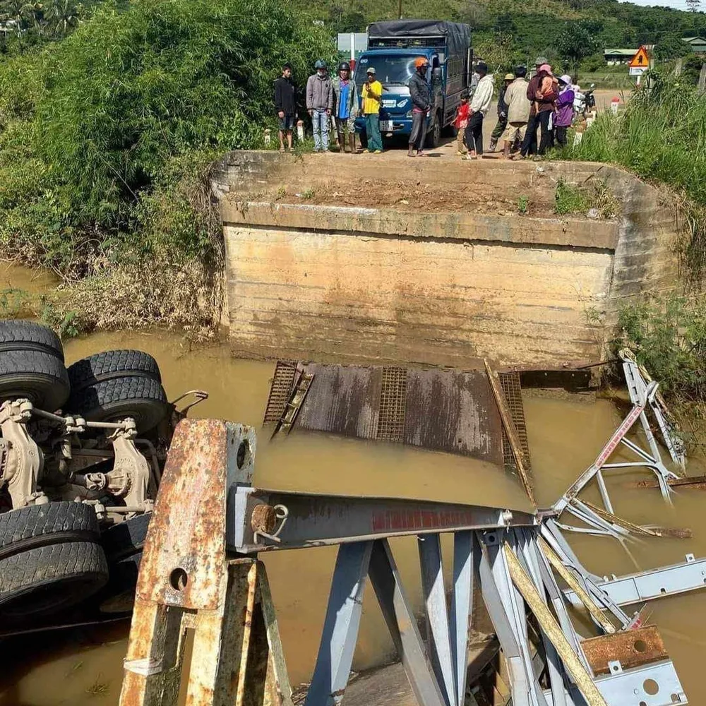 Cầu Tà Năng được coi là đường độc đạo nối từ xã Đà Loan vào xã Tà Năng