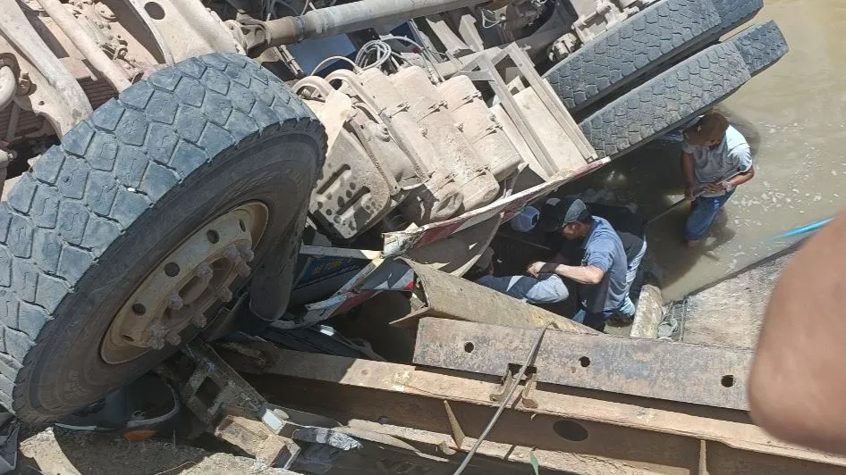 Xác của xe bồn này khi không chở hàng nặng 17,5 tấn