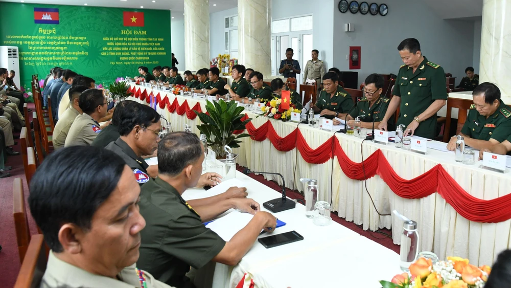 Quang cảnh buổi toạ đàm. Ảnh: LQ