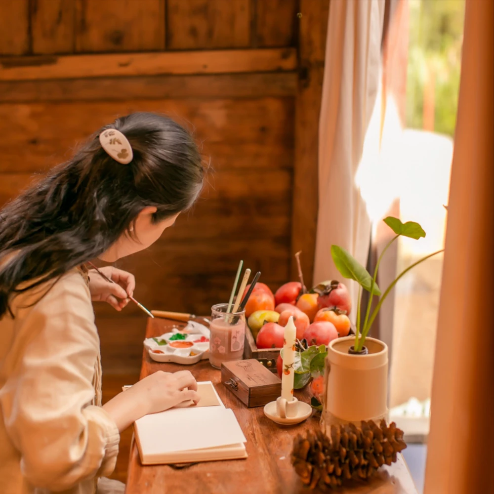Nhiều thiếu nữ xứ D'ran chờ đợi mùa thu - mùa mà vùng thị trấn cổ này đẹp nhất trong năm. Ảnh: PHƯƠNG UYÊN IMG_7889.jpg
