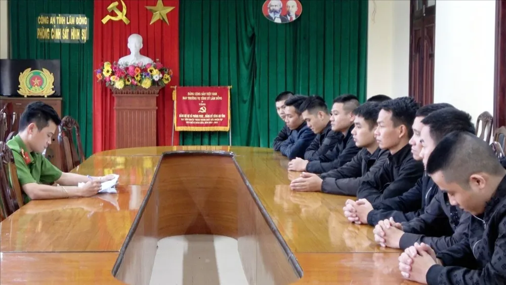 11 người bị tạm giữ vì cho vay nặng lãi. tin-dung-3.jpeg