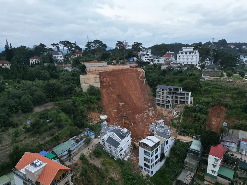 Khởi tố 4 cán bộ trong vụ sạt lở làm 2 người chết ở Đà Lạt