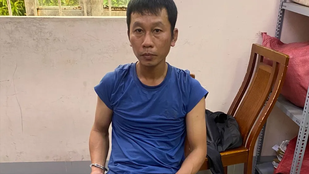 1110 Đối tượng Phan Anh Tuấn cùng tang vật.jpg