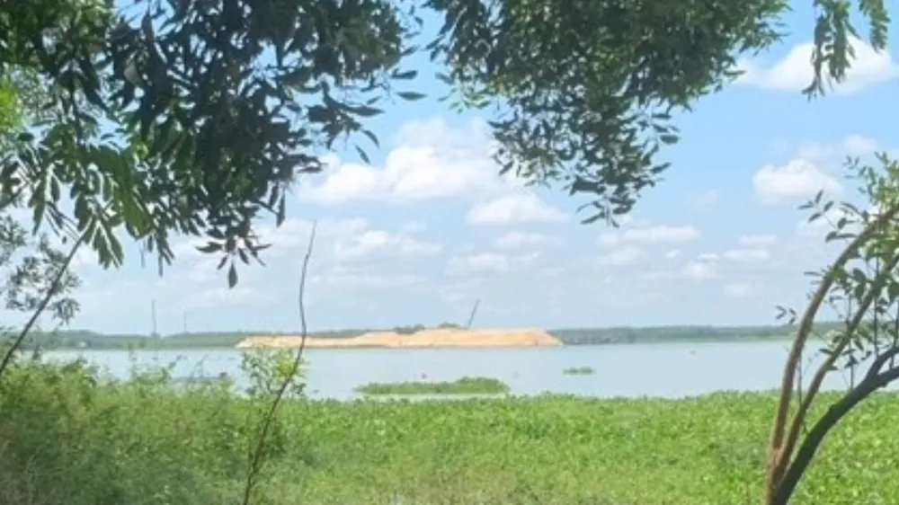 Đoạn sông nơi 3 người tử vong do lật ghe. Ảnh: ĐM 3 người tử vong khi chèo ghe ra sông hái bông súng