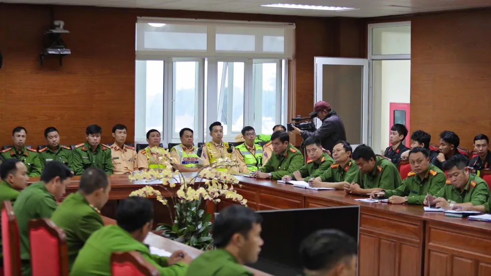 Công an tỉnh Lâm Đồng ra quân kiểm soát giao thông toàn Quốc lộ 20