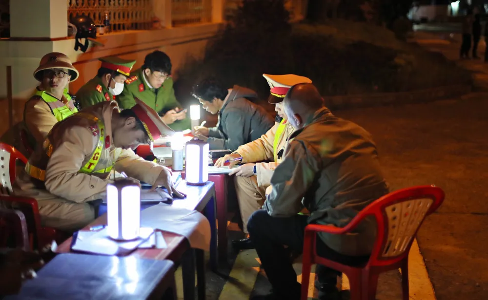 Công an Lâm Đồng: Xử lý hàng chục trường hợp vi phạm giao thông trong ngày đầu ra quân
