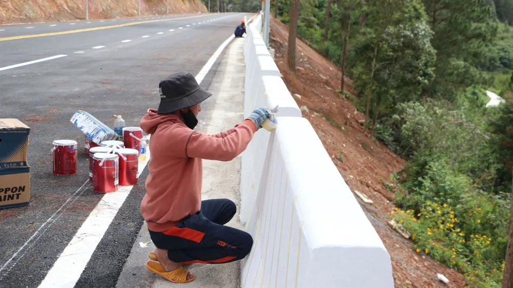 Đèo Prenn thành hình, đường rộng thênh thang