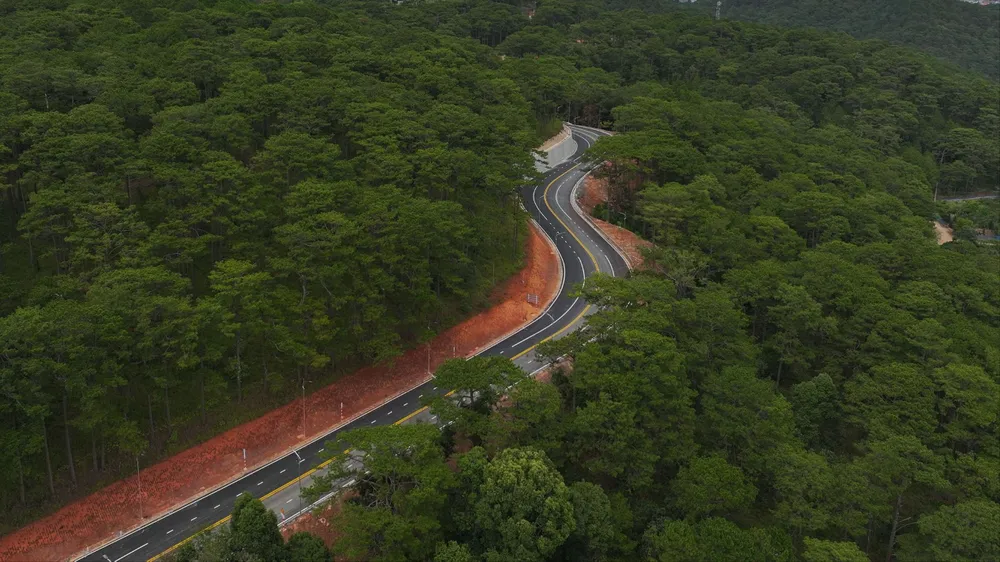 Đèo Prenn thành hình, đường rộng thênh thang