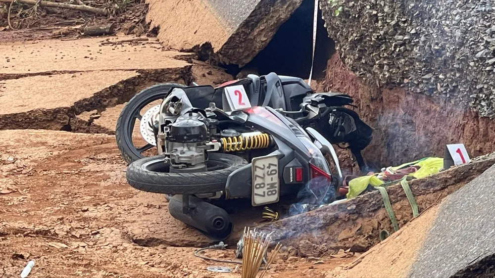 Một người chết do rơi xuống hố sạt lở ở đường tránh thành phố Bảo Lộc