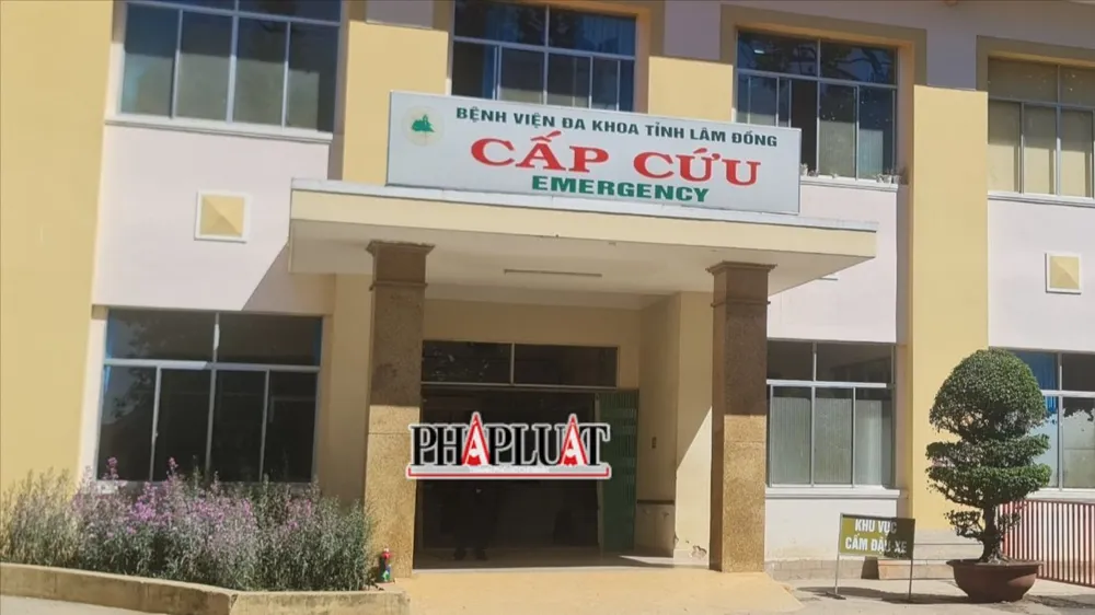 Công an Lâm Đồng làm việc với bác sĩ trục lợi bảo hiểm y tế