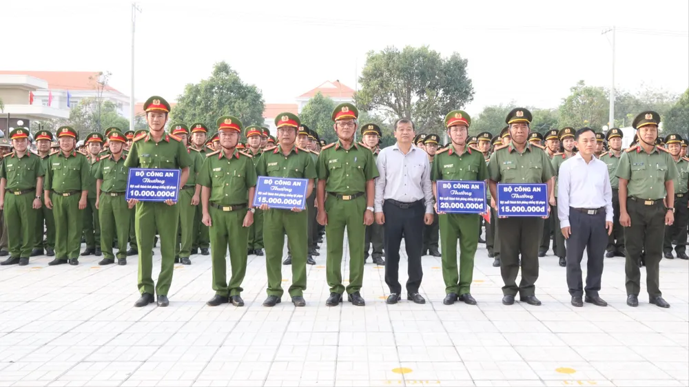 Công an tỉnh Tây Ninh tổ chức Lễ ra quân tấn công, trấn áp tội phạm. Ảnh: VT Công an tỉnh Tây Ninh tổ chức Lễ ra quân tấn công, trấn áp tội phạm. Ảnh: VT