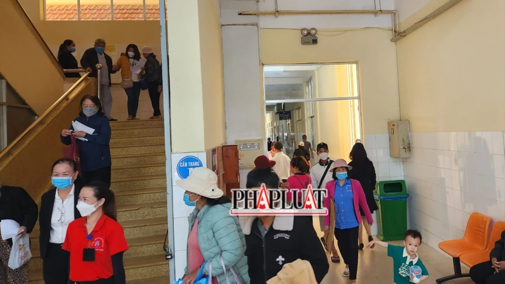 Bắt bác sĩ bệnh viện trục lợi BHYT