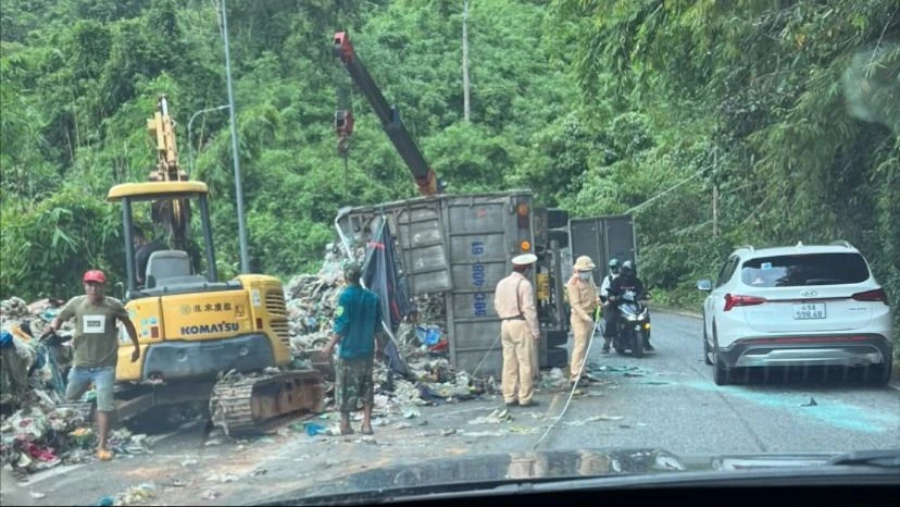 Đèo Bảo Lộc đã thông, các phương tiện có thể đi lại bình thường Vụ xe rác tông xe chở khách du lịch người nước ngoài: Đèo Bảo Lộc đã thông