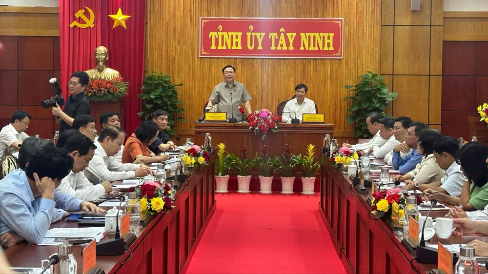 Chủ tịch Quốc hội làm việc với tỉnh Tây Ninh