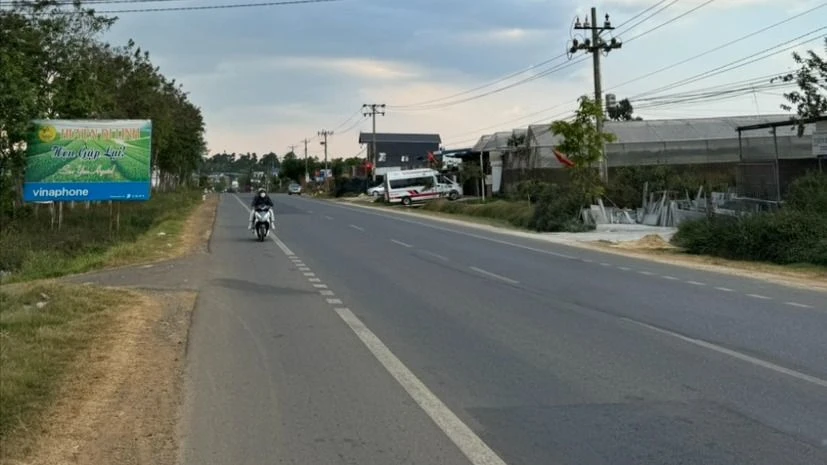 Quốc lộ 20 vắng lặng chiều 30 tết