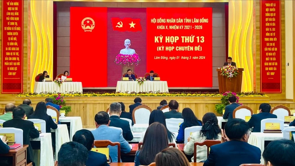 Kỳ họp thứ 13 - HĐND tỉnh Lâm Đồng. Ảnh: T.T.Đ lam-dong-1.jpg