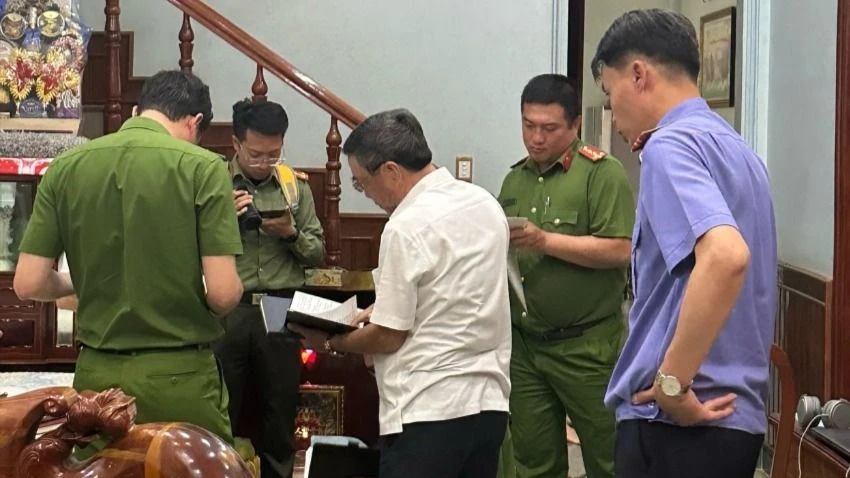 Công an và VKS đang khám xét nhà của nguyên Phó Chủ tịch UBND huyện Cát Tiên cat-tien-a.jpg