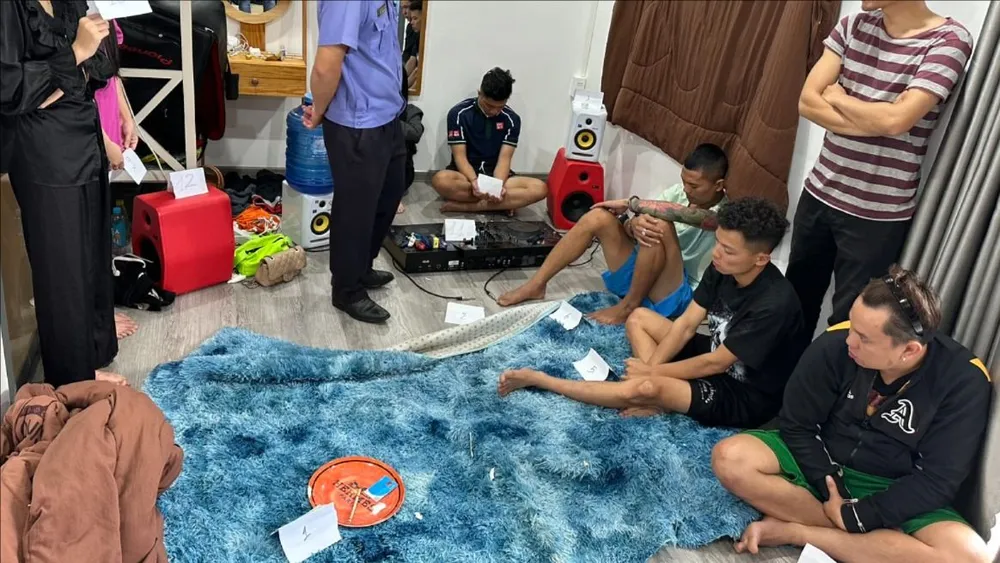 8 người mang ma tuý trên núi Đại Bình bay lắc