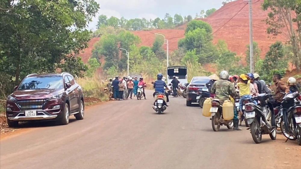 Thi thể một phụ nữ nổi trên hồ Cai Bảng