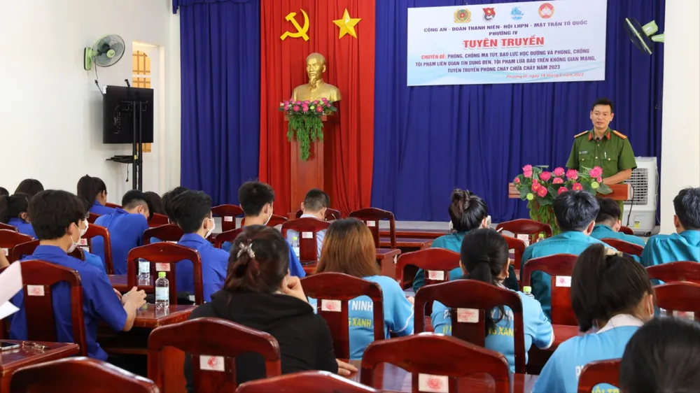 Công an TP Tây Ninh chỉ ra thủ đoạn lừa đảo mua bán sắt thép. Ảnh: VT Xuất hiện lừa đảo đặt mua sắt thép ở Tây Ninh