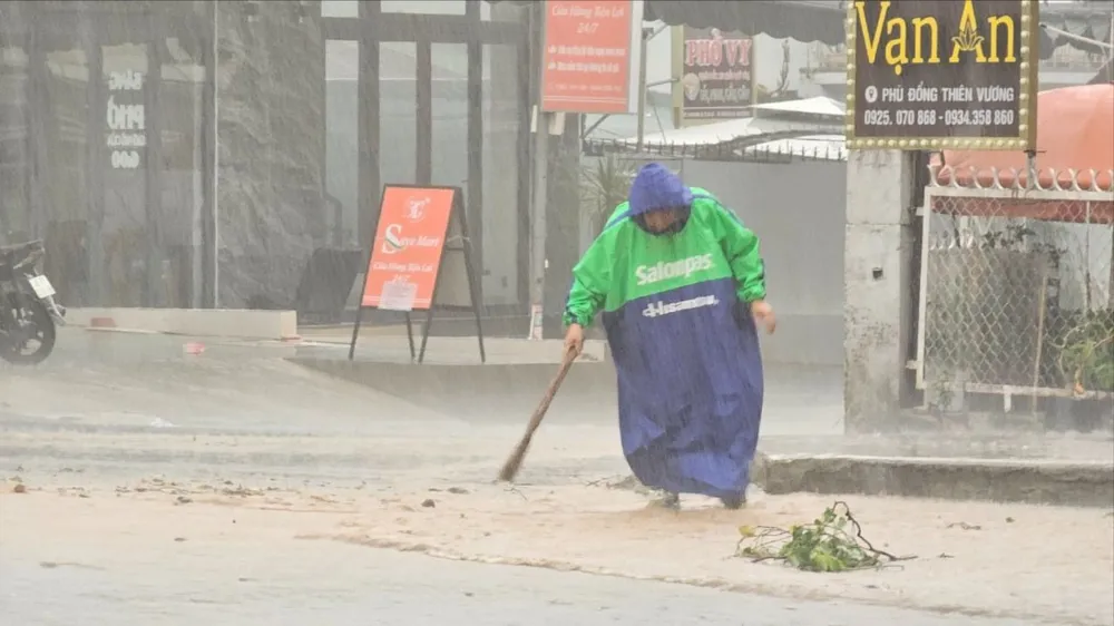 Người dân Đà Lạt và huyện Lạc Dương đón cơn mưa đầu mùa mua-da-4.jpg