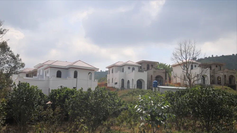 Tạm đình chỉ chủ tịch xã để xây dựng 22 căn biệt thự không phép