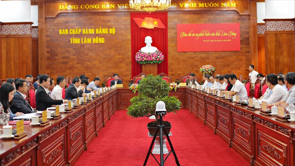 Quang cảnh hội nghị Hội nghị "Báo chí và sự phát triển của tỉnh Lâm Đồng". Ảnh: VÕ TÙNG LAM-DONG-000.jpg