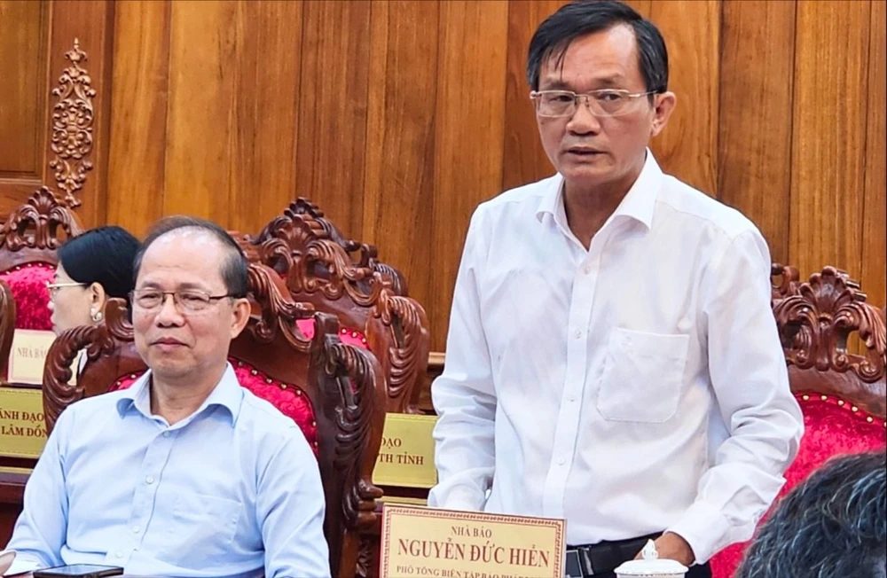 Nhà báo Nguyễn Đức Hiển, Phó Tổng Biên tập Thường trực báo Pháp Luật TP.HCM, phát biểu tại hội nghị. Ảnh: VÕ TÙNG LAM-DONG-333.jpg