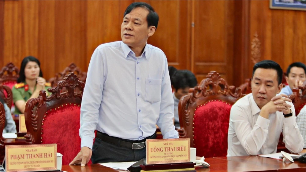 Nhà báo Uông Thái Biểu, Báo Nhân dân phát biểu tại buổi gặp mặt. Ảnh: VÕ TÙNG LAM-DONG-444.jpg