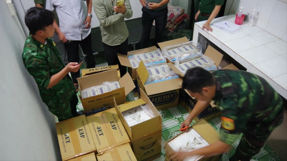 Hơn 14.000 gói thuốc lá ngoại nhập lậu bị phát hiện. Phá đường dây thuốc lá lậu, thu giữ hơn 14 ngàn gói thuốc lá ngoại