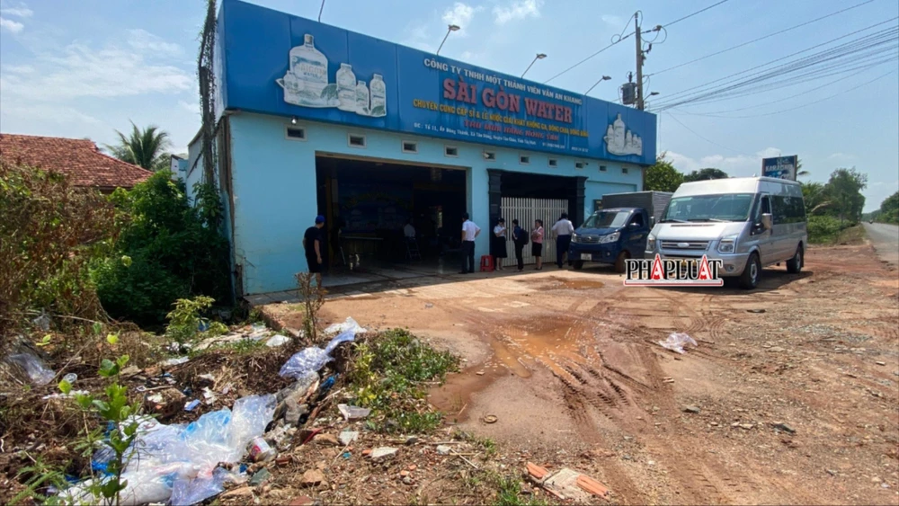 Công ty TNHH MTV Vân An Khang sử dụng nhãn hiệu và địa chỉ sản phẩm ở địa phương khác. Ảnh: VT Công ty sản xuất nước đóng chai bị phạt tiền vì sử dụng thương hiệu của địa phương khác