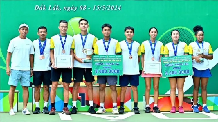 CLB Thành phố Hồ Chí Minh 1 giành giải 3 Giải quần vợt vô địch đồng đội quốc gia năm 2024 Về Việt Nam nghỉ hè, chàng trai người Lâm Đồng giúp TP HCM giành giải 3 Giải quần vợt vô địch đồng đội quốc gia