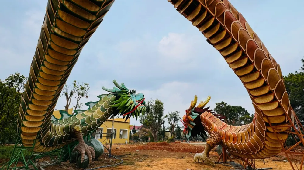 Biểu tượng của đường hoa Nguyễn Huệ dịp tết Nguyên Đán 2024 được dựng lại trái phép ở Đà Lạt. Ảnh: VT da-lat-3.jpg
