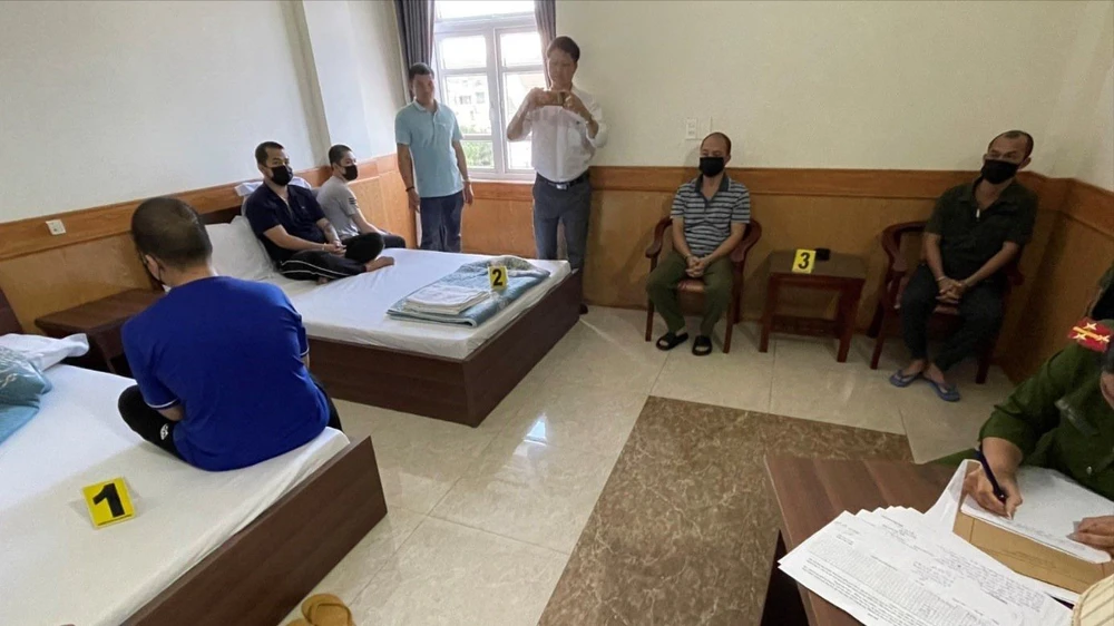 Công an tỉnh Lâm Đồng thực nghiệm điều tra vụ án Công an Lâm Đồng bắt 8 người sử dụng thuốc lú để lừa tiền của người có nhu cầu mua đất