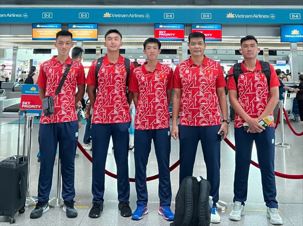 Đội tuyển quần vợt Việt Nam đã lên đường tham dự giải Davis Cup Chàng sinh viên trường ĐH Weber State của Mỹ cùng đội tuyển quần vợt Việt Nam tham dự giải Davis Cup 2024