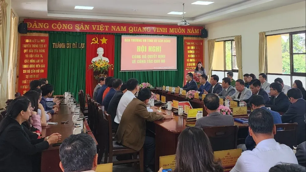 Hội nghị công bố quyết định của Tỉnh uỷ về công tác nhân sự Thành uỷ Đà Lạt. VT Hội nghị công bố quyết định của Tỉnh uỷ về công tác nhân sự Thành uỷ Đà Lạt. VT