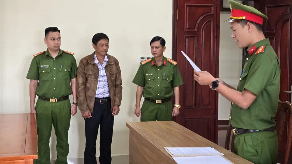 Ông Nhan Thế Anh, Phó Chủ tịch xã Phi Tô bị bắt để điều tra về hành vi thiếu trách nhiệm gây hậu quả nghiêm trọng. pho-chu-tich-xa-2.jpg