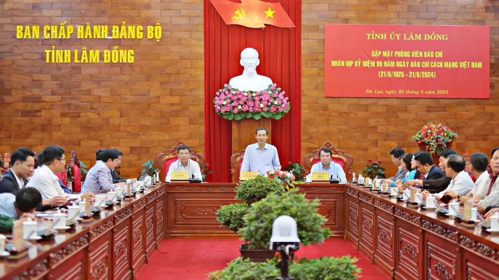 Tỉnh uỷ Lâm Đồng gặp mặt phóng viên báo chí. Ảnh: VT tinh-uy-lam-dong-1.jpg