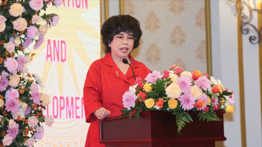 Bà Thái Hương - Chủ tịch Hội đồng chiến lược Công ty Cổ phần Tập đoàn TH. Ảnh: VÕ TÙNG Trao chứng nhận đầu tư vào tỉnh Lâm Đồng cho 12 công ty