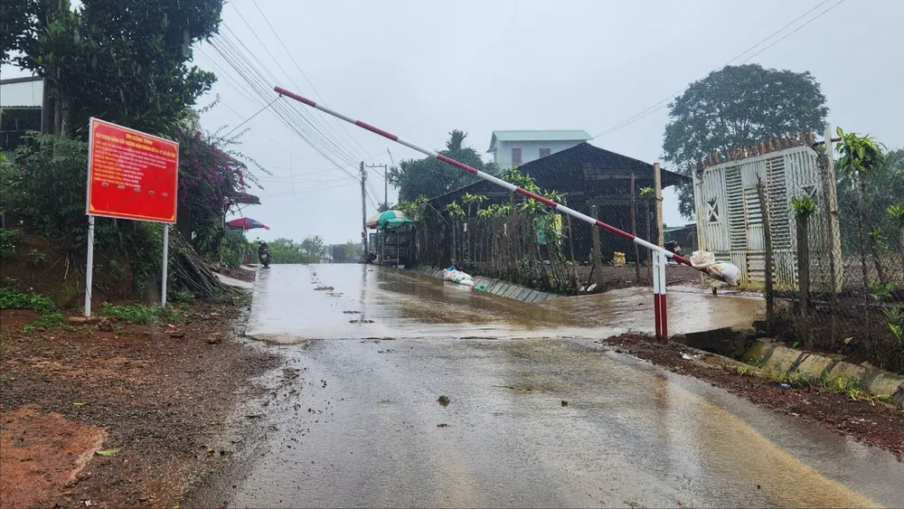 Đường giao thông nông thôn ở xã Lộc Tân barie-chan-duong-2.jpg