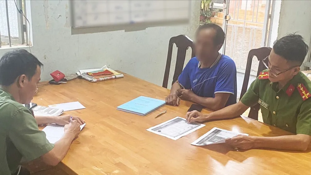 KB bị công an triệu tập làm việc vì đăng thông tin xúc phạm Tổng Bí thư Nguyễn Phú Trọng Bị công an mời làm việc vì đăng tin xuyên tạc về Tổng Bí thư Nguyễn Phú Trọng