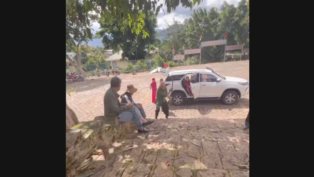 Xử lý nghiêm gã đàn ông đánh người bán vé số ở chùa Linh Ẩn