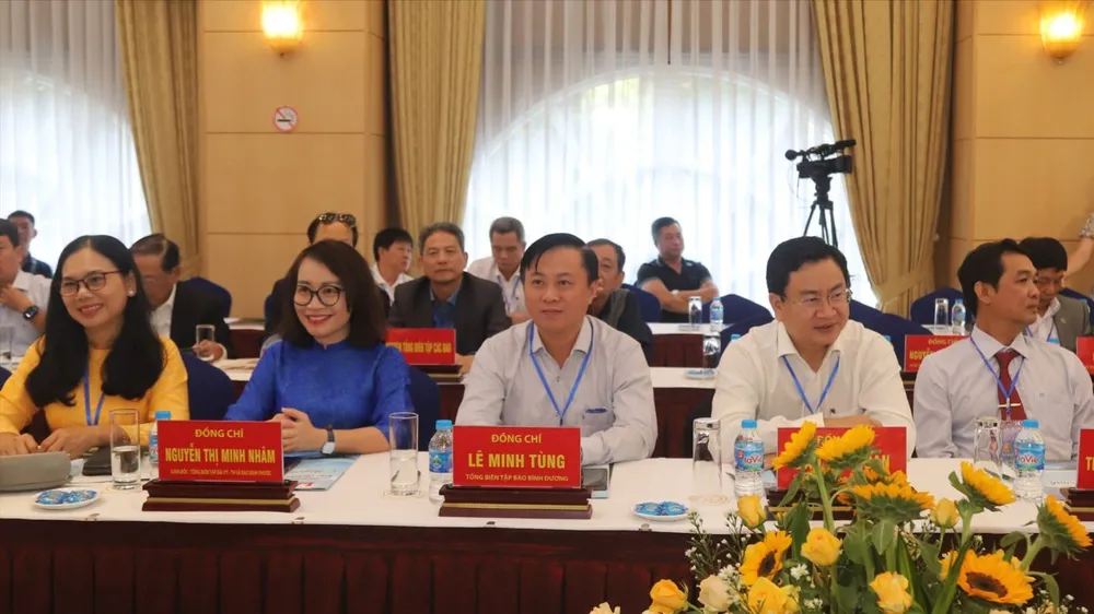 Lãnh đạo các cơ quan báo chí Trung ương và các tỉnh thành bạn dự hội thảo chuyen-doi-xanh-t.jpeg
