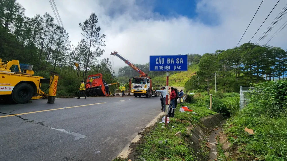 Hiện trường vụ tai nạn. Ảnh: VT cau-da-sa-6.jpg