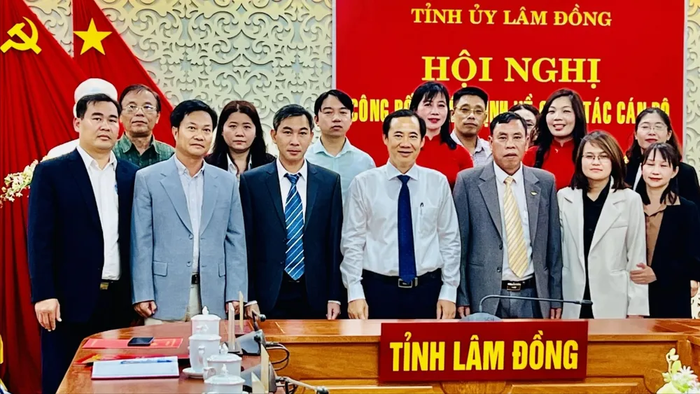 Đại tá Vũ Tuấn Anh nhận nhiệm vụ mới. Ảnh: NT Đại tá Vũ Tuấn Anh làm Phó Trưởng ban phụ trách Ban Nội chính Tỉnh uỷ Lâm Đồng