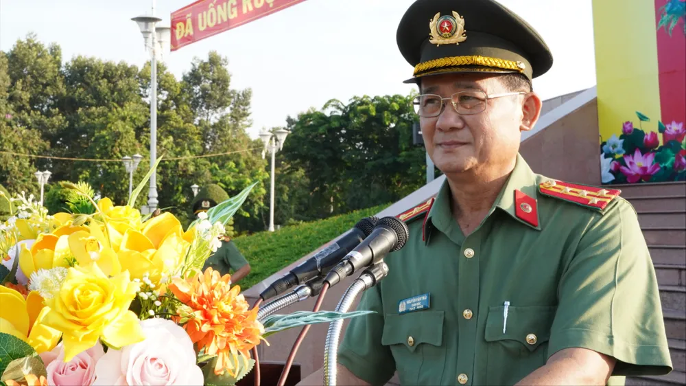 Đại tá Nguyễn Văn Trãi, Giám đốc Công an tỉnh Tây Ninh, phát biểu tại lễ ra quân. Ảnh: VT Đảm bảo ATGT dịp 2-9 trên đại bàn tỉnh Tây Ninh