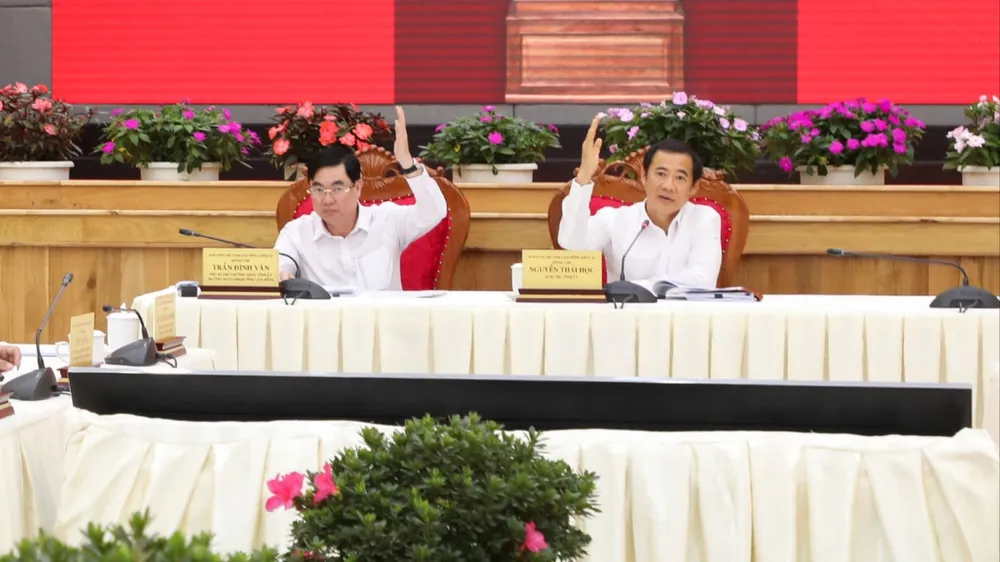 Tỉnh ủy Lâm Đồng biểu quyết thông qua Nghị quyết điều chỉnh chủ trương đầu tư cho hai dự án cao tốc. Điều chỉnh chủ trương đầu tư 2 dự án cao tốc quan trọng qua địa bàn tỉnh Lâm Đồng
