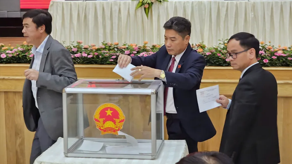 53/54 đại biểu bầu bà Phạm Thị Phúc làm Chủ tịch HĐND tỉnh Lâm Đồng. Ảnh: VT tran-hong-thai-bp.jpg