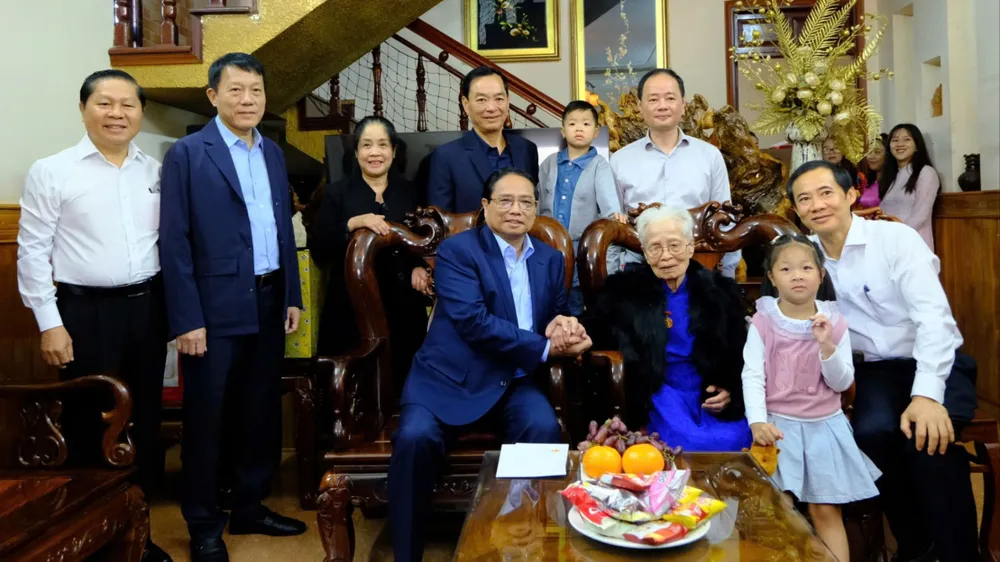 Thủ tướng Phạm Minh Chính thăm Mẹ Việt Nam Anh hùng Trần Thị Thung pham-minh-chinh-2.jpg