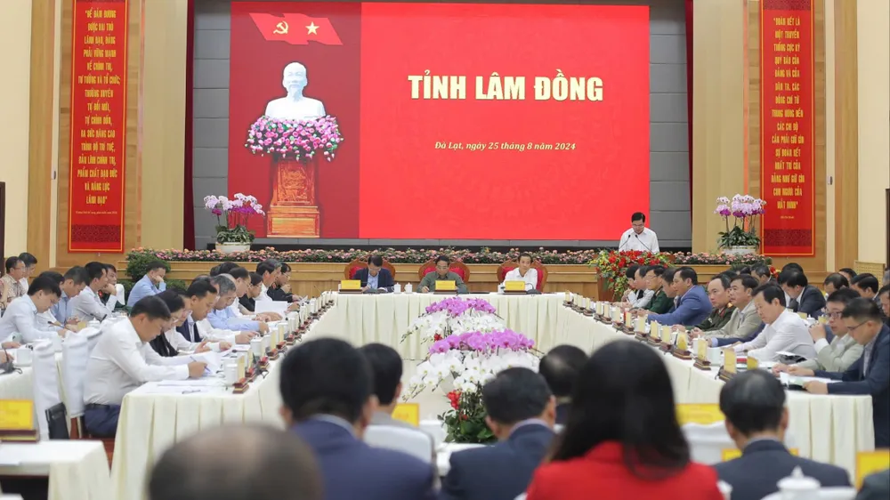 Thủ tướng Phạm Minh Chính làm việc với BTV Tỉnh uỷ Lâm Đồng